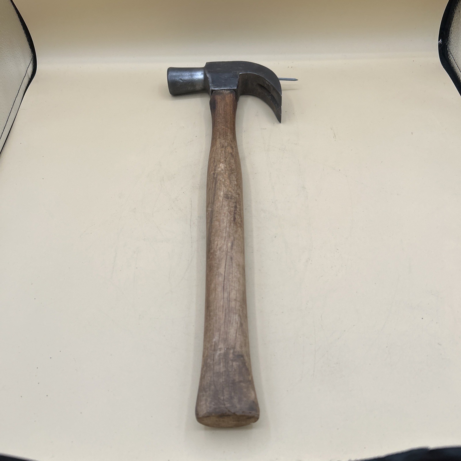 Vintage 2lb. 12 oz. nail holder claw hammer. Overall length 17-3/4″