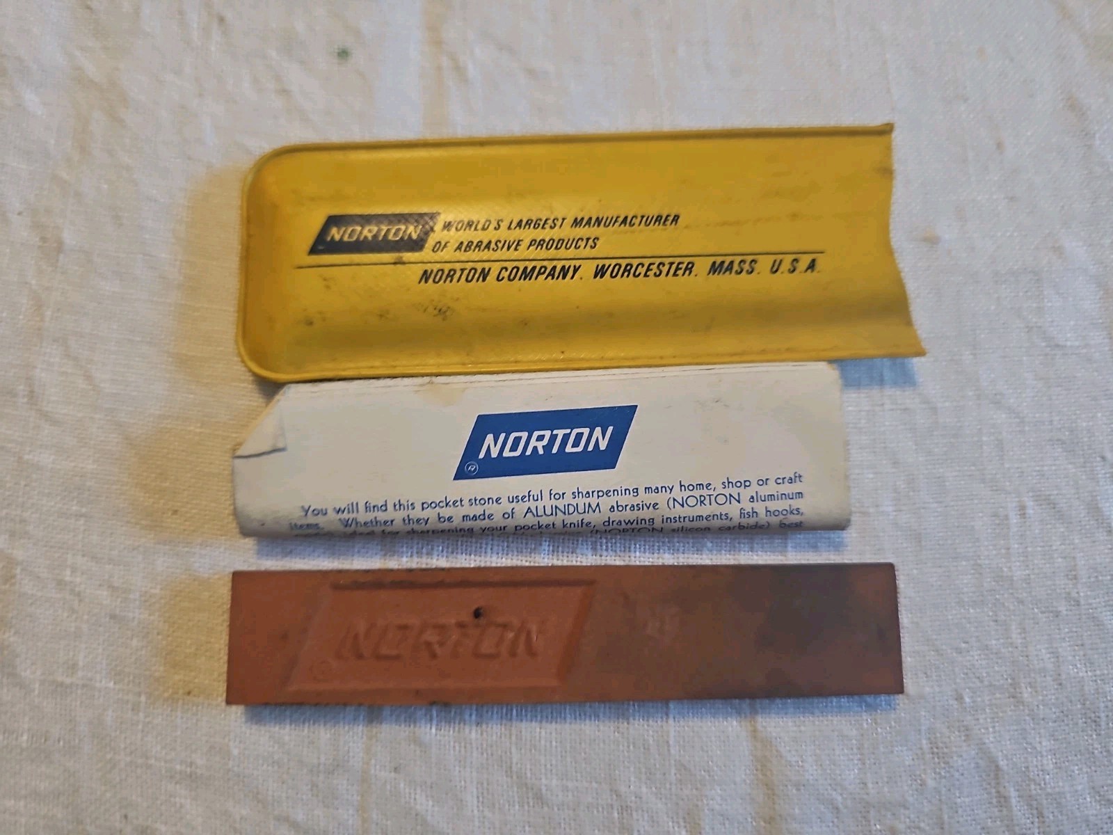 Vintage Norton Pocket Sharpening Stone 4″x¾”x¼” Worchester Mass. ~ In Sheath