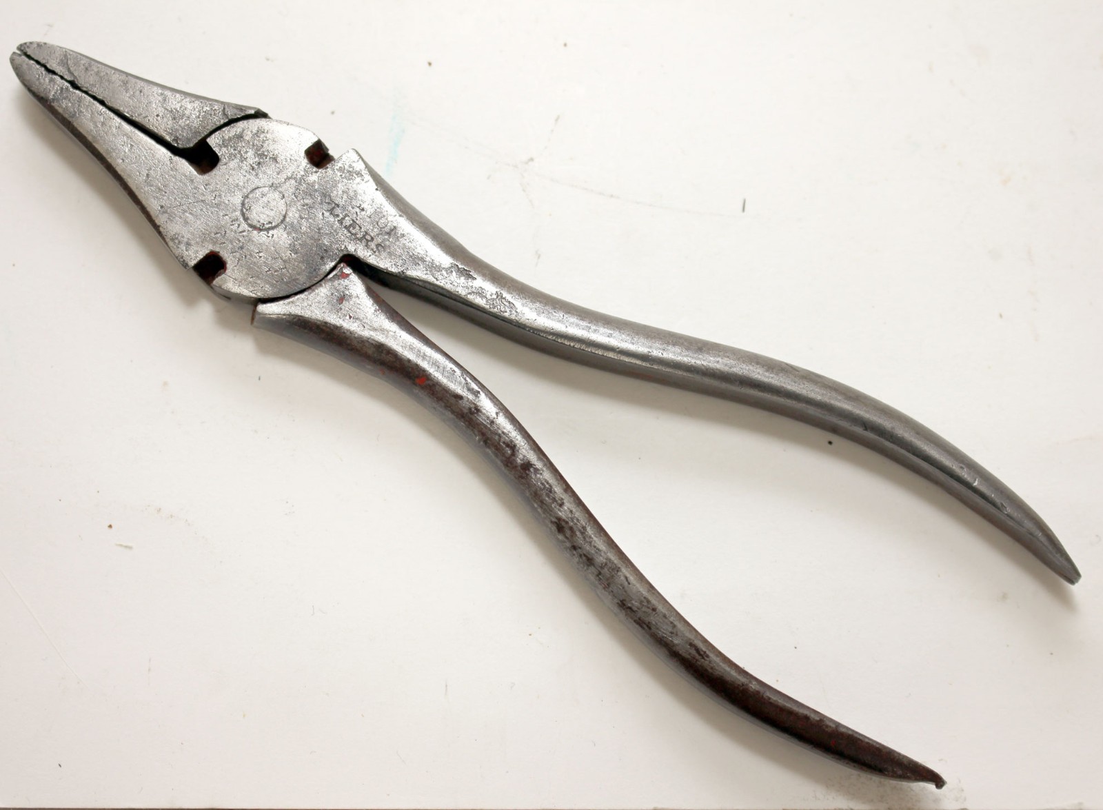 Vintage Button Lineman Duckbill PLIERS w/ Wire Cutters 6.25″ Long Made in USA
