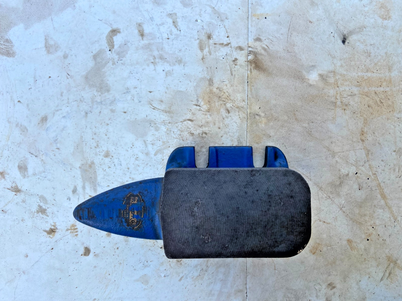 Record No. 11 Anvil small 8 x 3 x 5 in bench top anvil hardly been used tin work