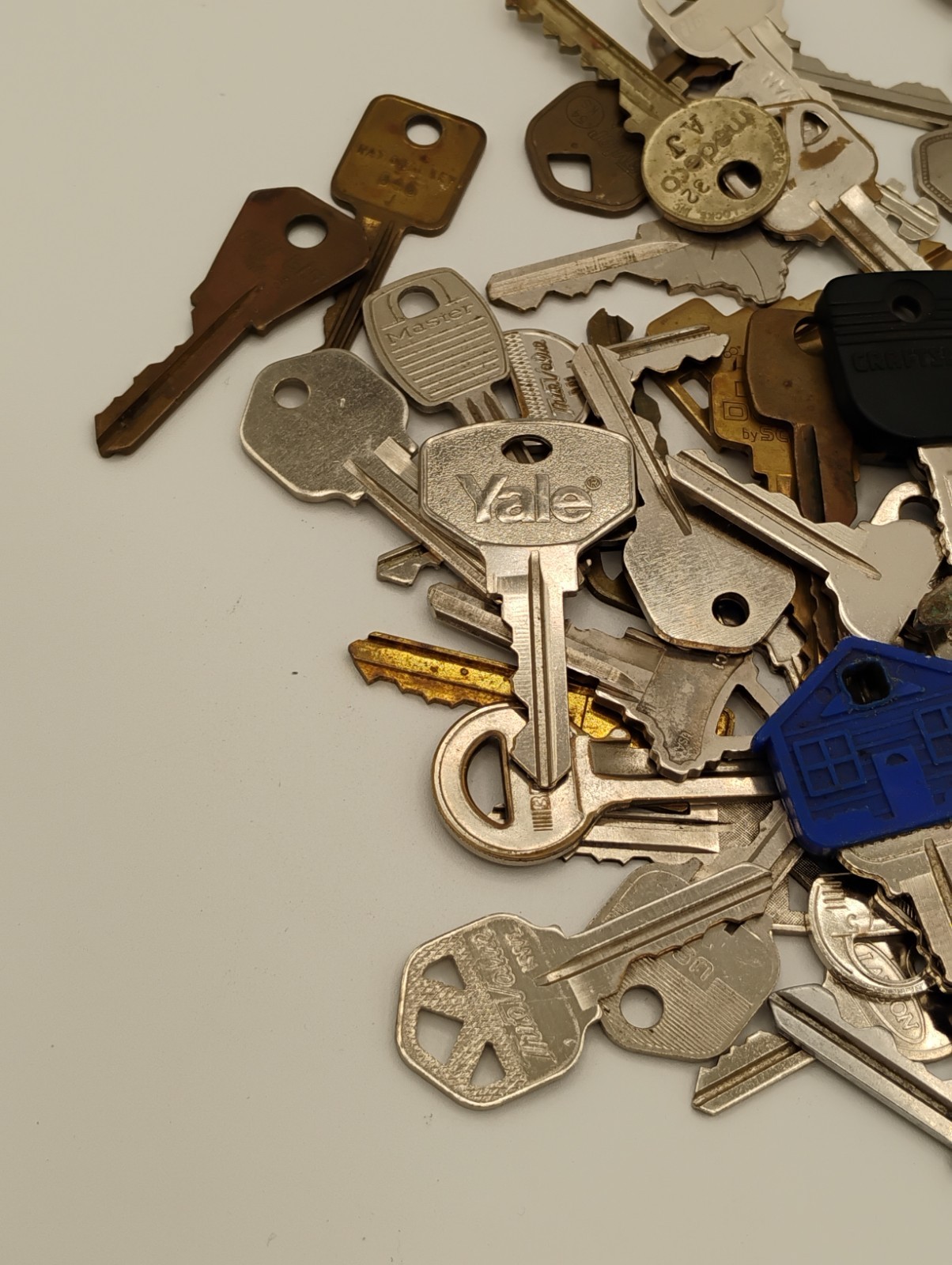 1 Pound of Miscellaneous Vintage, Modern Keys, Craftsman, Schlage, Yale & More