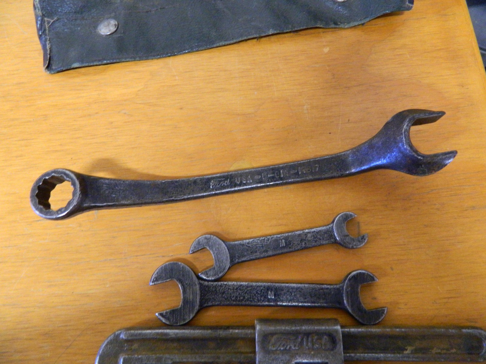 5 pcs Ford scrip A, V8 tool kit vintage 5 pcs -M-01A-17017