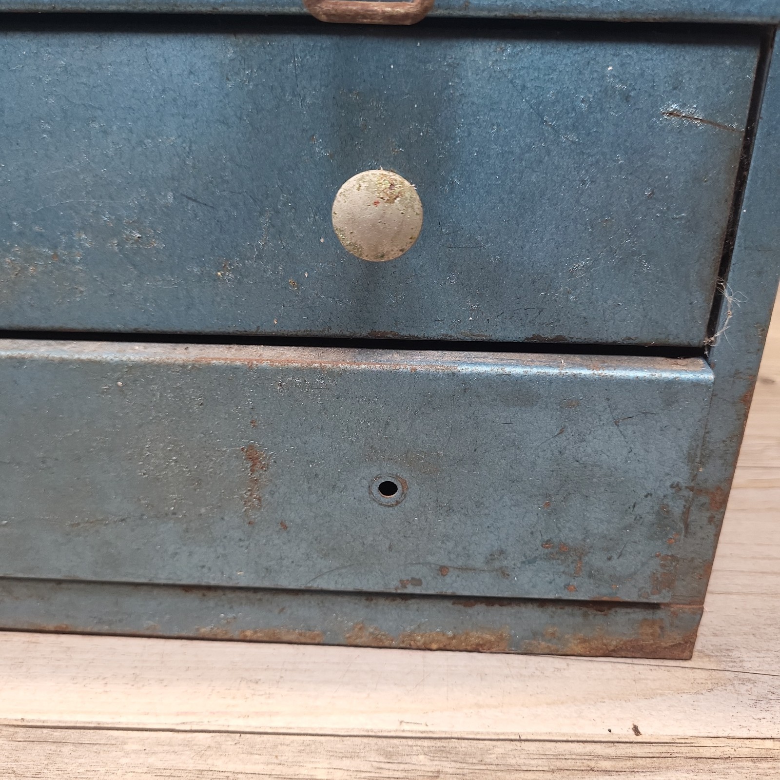 Rare Vtg 20×10 BELKNAP Hardware Blue Grass Two Drawer Locking Tool Box