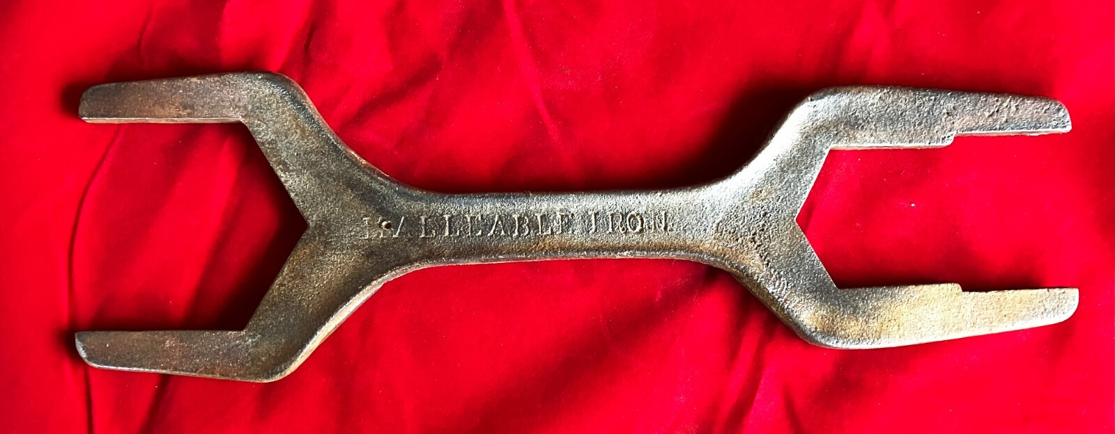 VINTAGE 13 INCH 3-IN-1 SPUD WRENCH, CHICAGO SPECIALTY MFG. CO. (LOT T2)