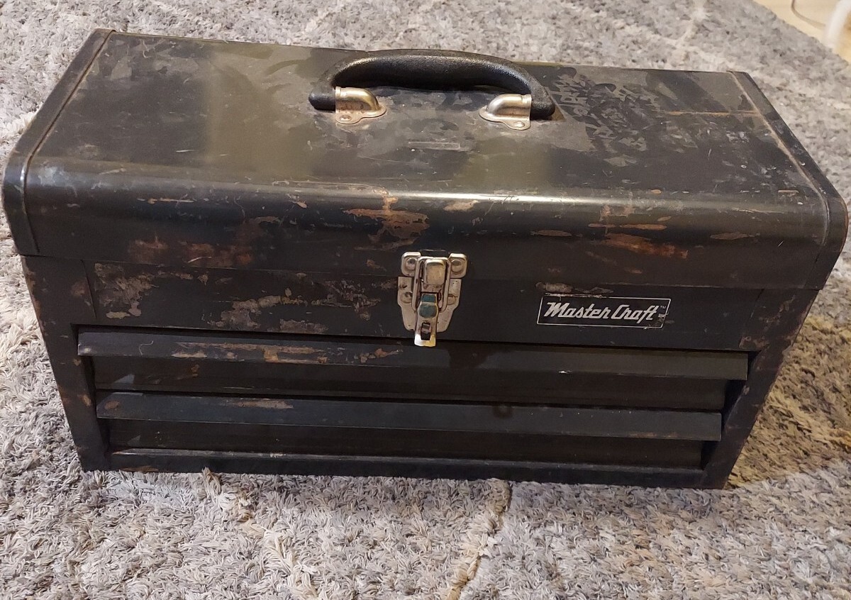 Vintage Metal Master Craft tool box 18.5″ x 10″ x 8″