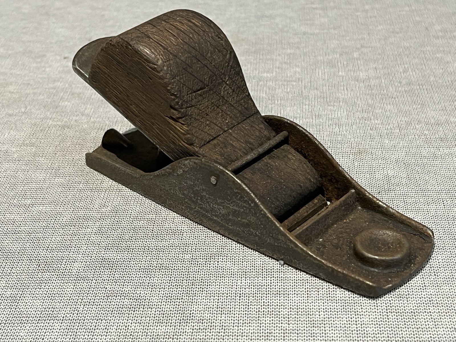 (2) Vintage Unbranded Block Planes – 5 3/8″ and 7″ Corrugated Aluminum