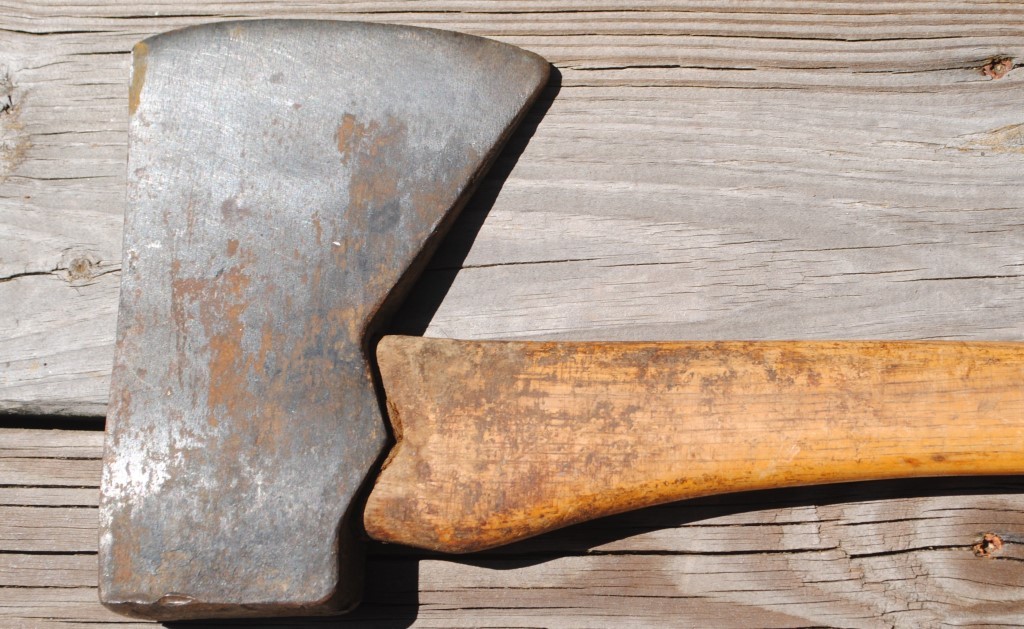 VINTAGE COLLINS 3 1/2 LB AXE ORIGINAL HANDLE