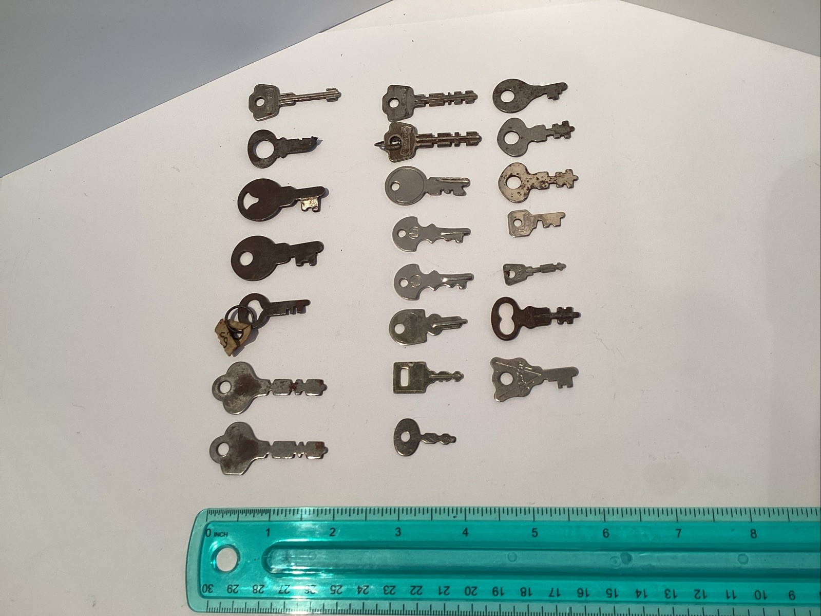 Lot Of 22 Flat Skeleton Assorted Keys Vintage Steel