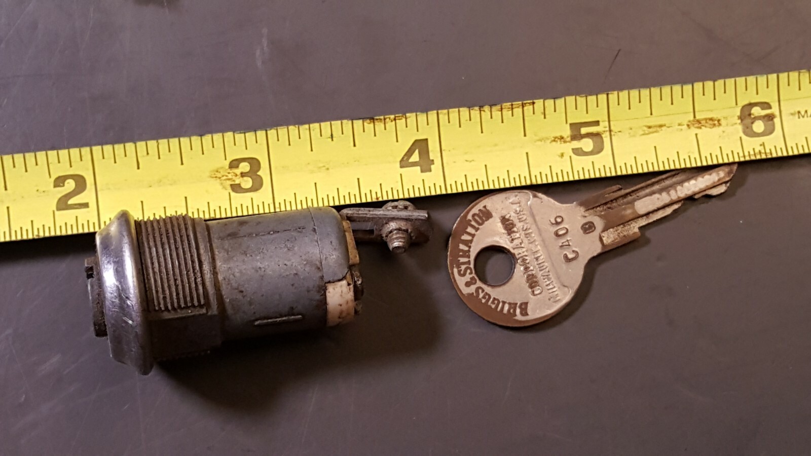 Old C406 Ignition Switch Lock (Broken) & Briggs & Stratton Corporation Key