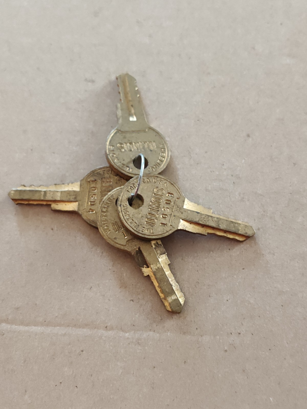 4 Vintage Illinois Keys #105D1, #105D2, #105D3 & #105D4 Good Condition