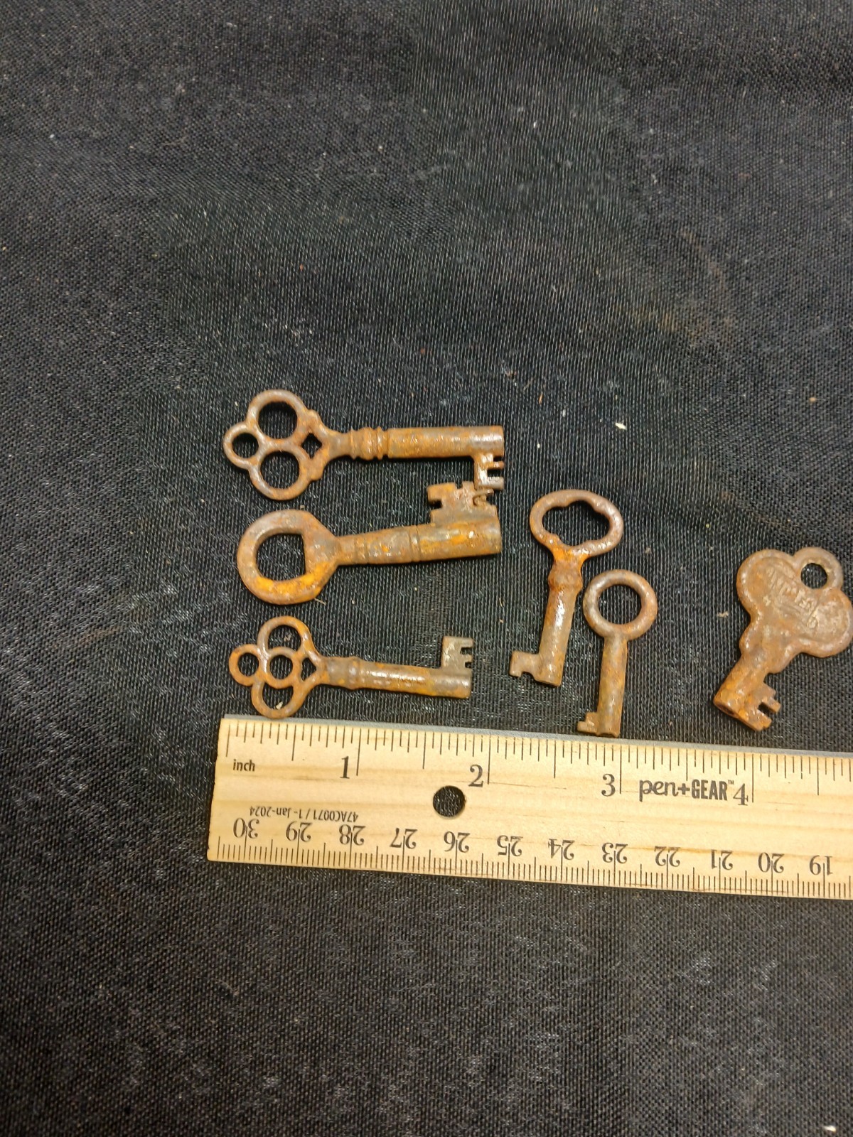 vintage set of 10 skeleton keys