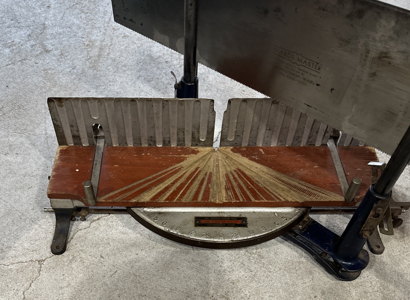 Vintage Montgomery Ward & Co. model no.484-370 Mitre Box and 26 in Saw