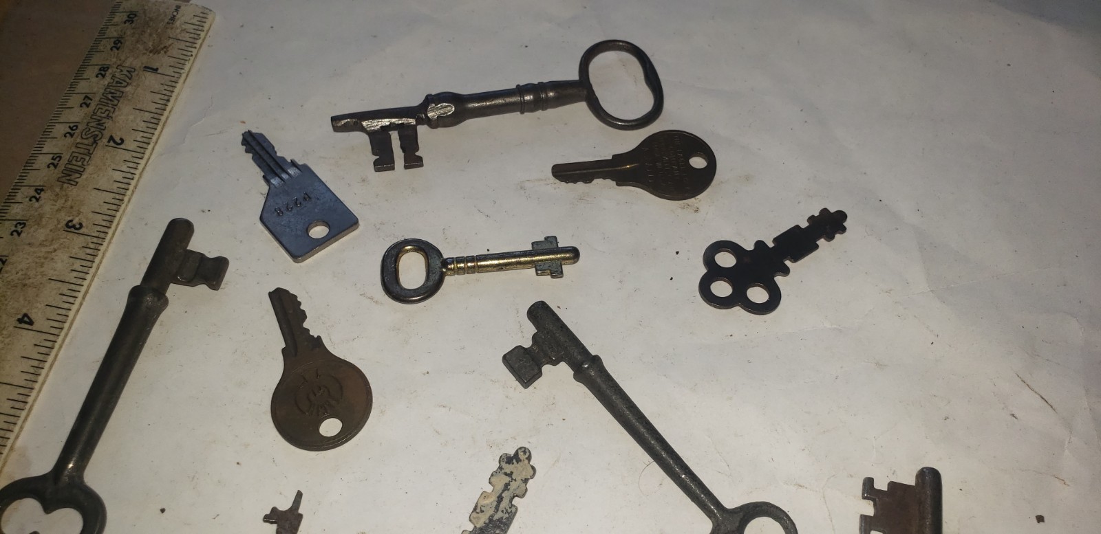 vintage mix 19 keys lot, skeleton, barrow, cabnet, lock, other Solid Steel