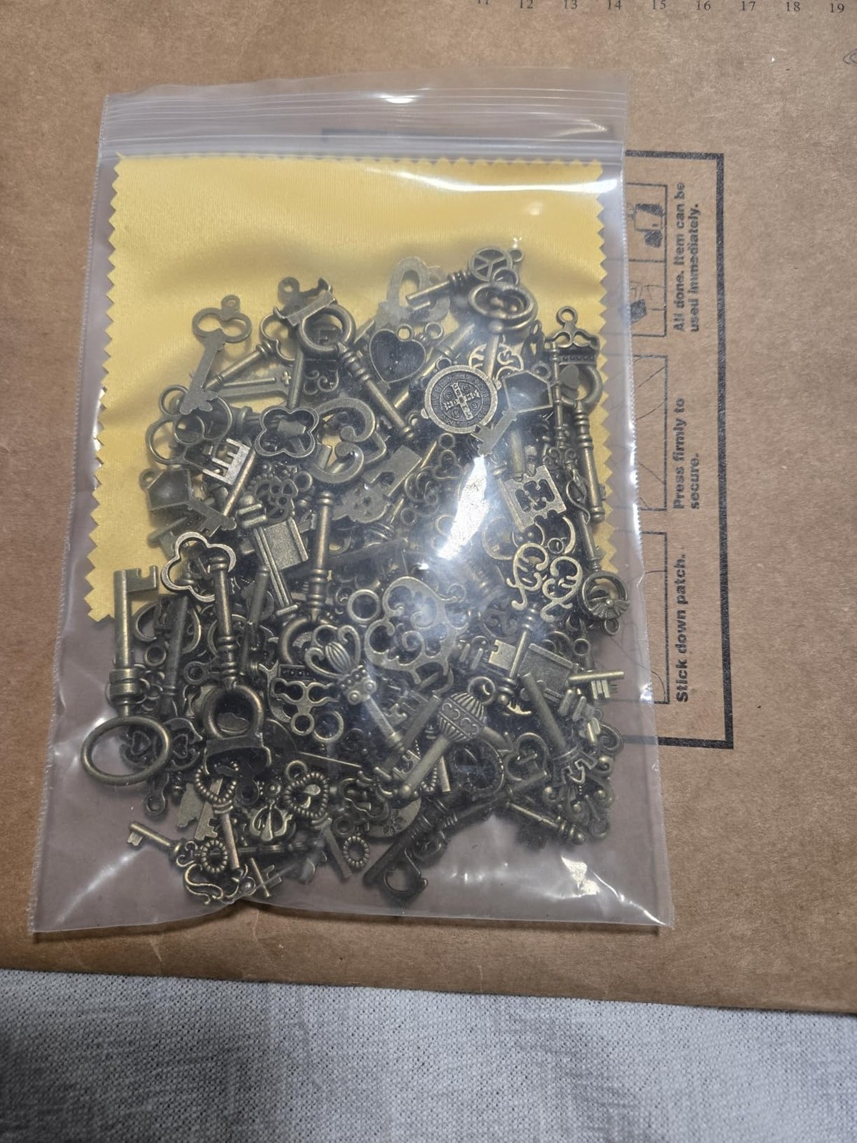 NEW 125 PCS Vintage Skeleton Key Set Charms, Mixed Antique Style Bronze