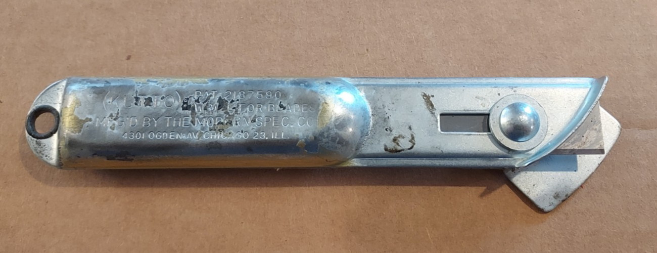 Vintage KUTTO carpet / utility knife / box-cutter with edge guard. Made in USA.