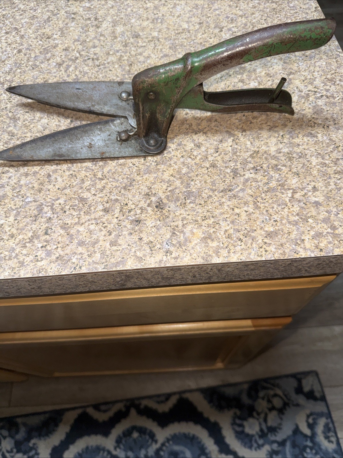 DOO-Klip Grass Trimmer / Shears by The Lewis Engineering & MFG Co. Vintage