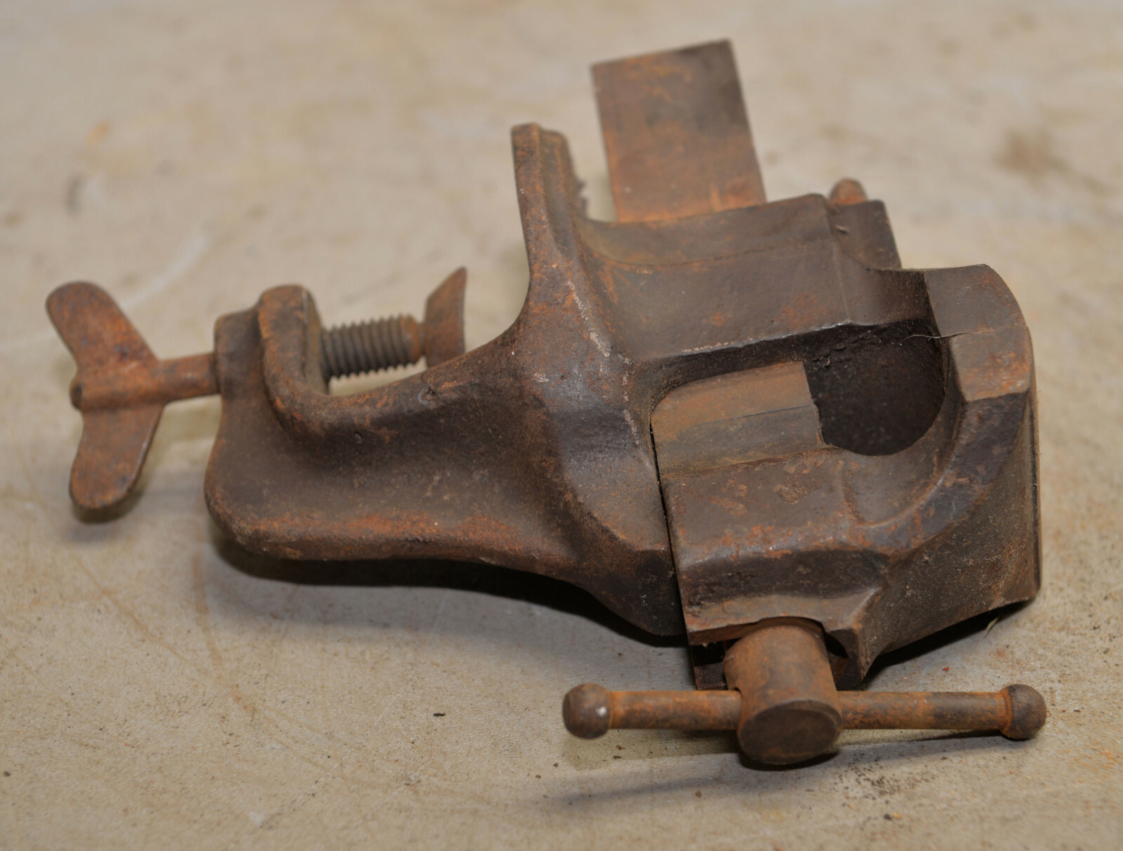 Jewelers bench vise 2 1/4″ wide jaw collectible anvil & horn jewelry making tool