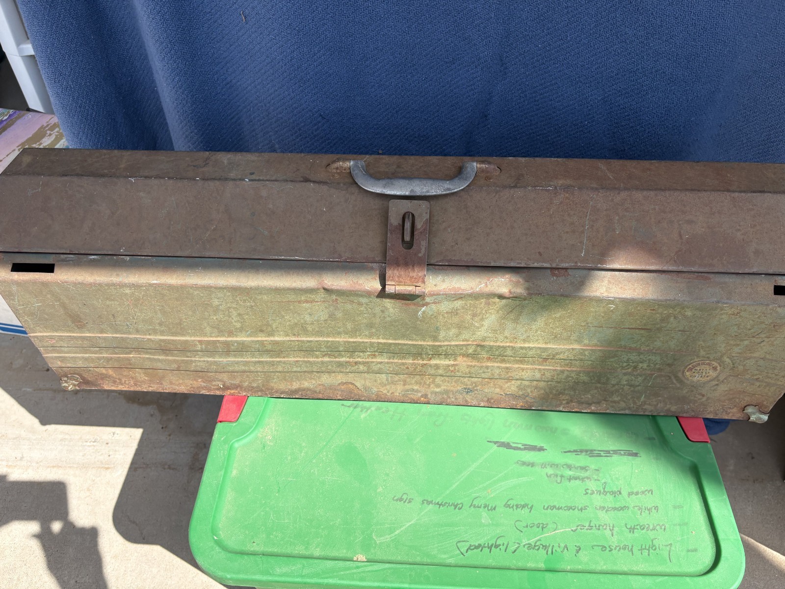 XL 32″ VTG Waterloo Rustic Metal Tool Box Hand Saw Case Level Chest Rare