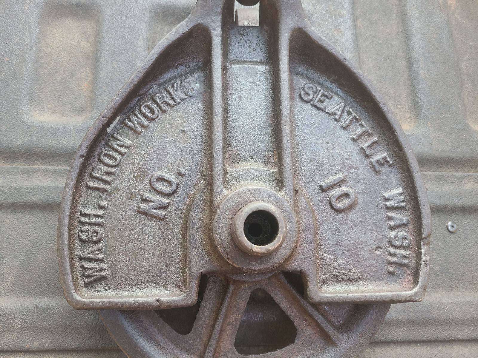 Antique Vintage Cast Iron Pulley Washington Iron Works no. 10