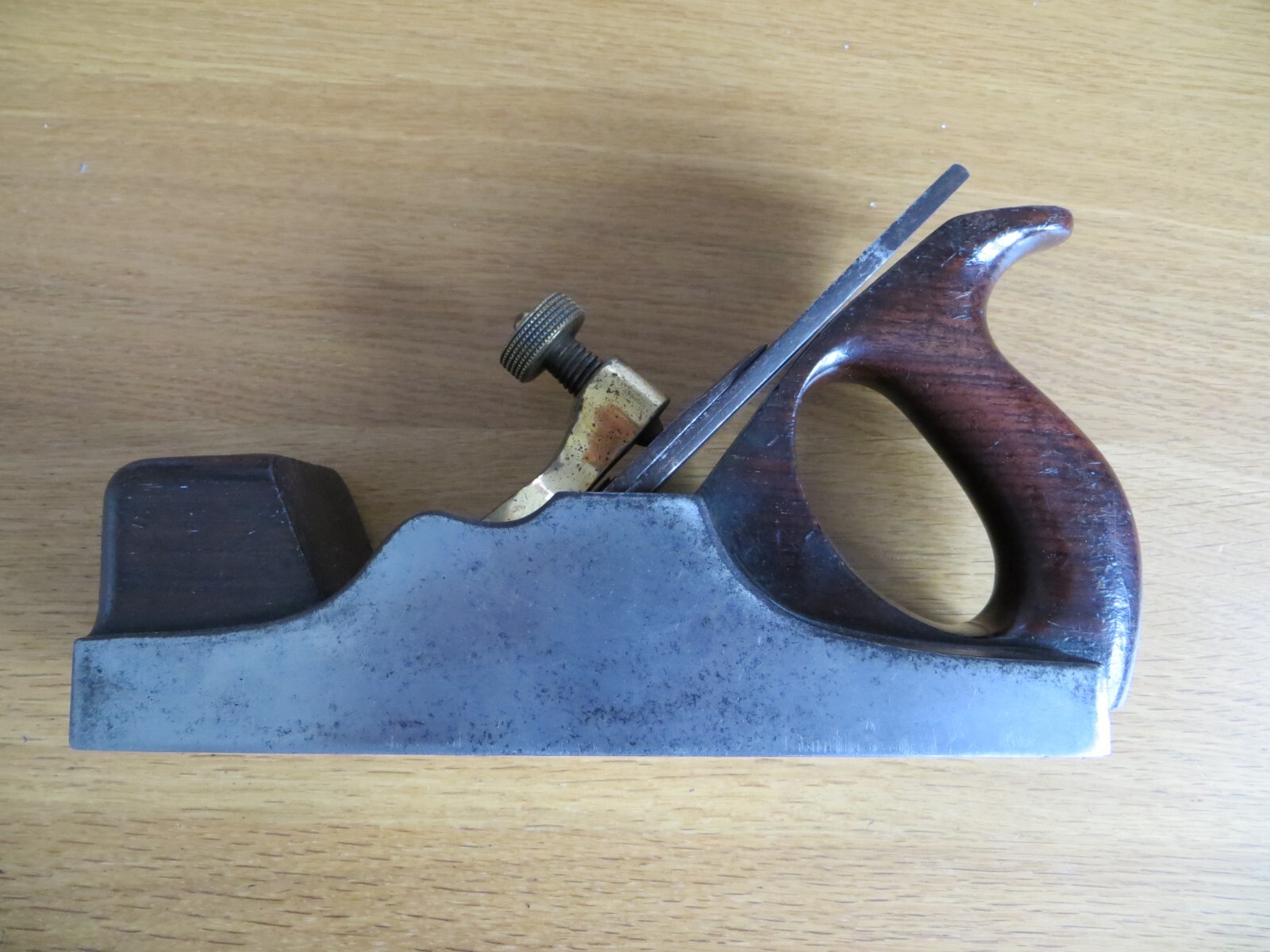 Norris No. 13 Malleable Iron Smoothing Plane 9″ & 2 1/4″ I. Sorby Parallel Iron