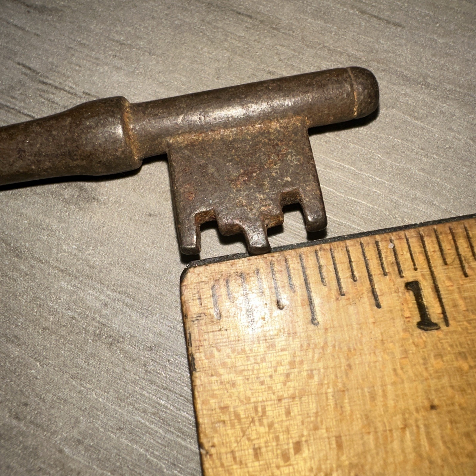 Antique Skeleton Key Solid Barrel 4 inch Legit Antique Key. Unique Head