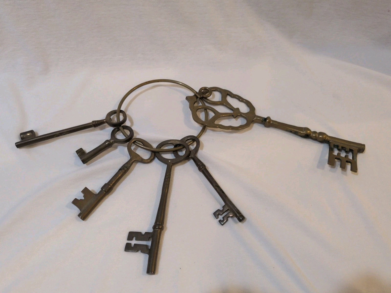 Vintage Large Brass/metal Skeleton Keys on Ring Decorative 6 Jail Style keys