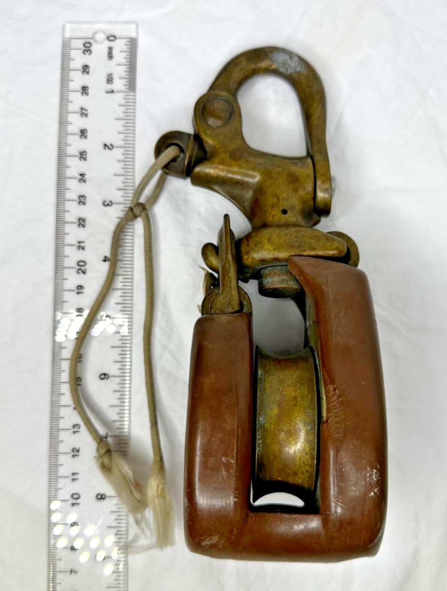 Vintage South Coast Pulley Maritime Rubber Snatch Block Swivel Snap Shackle