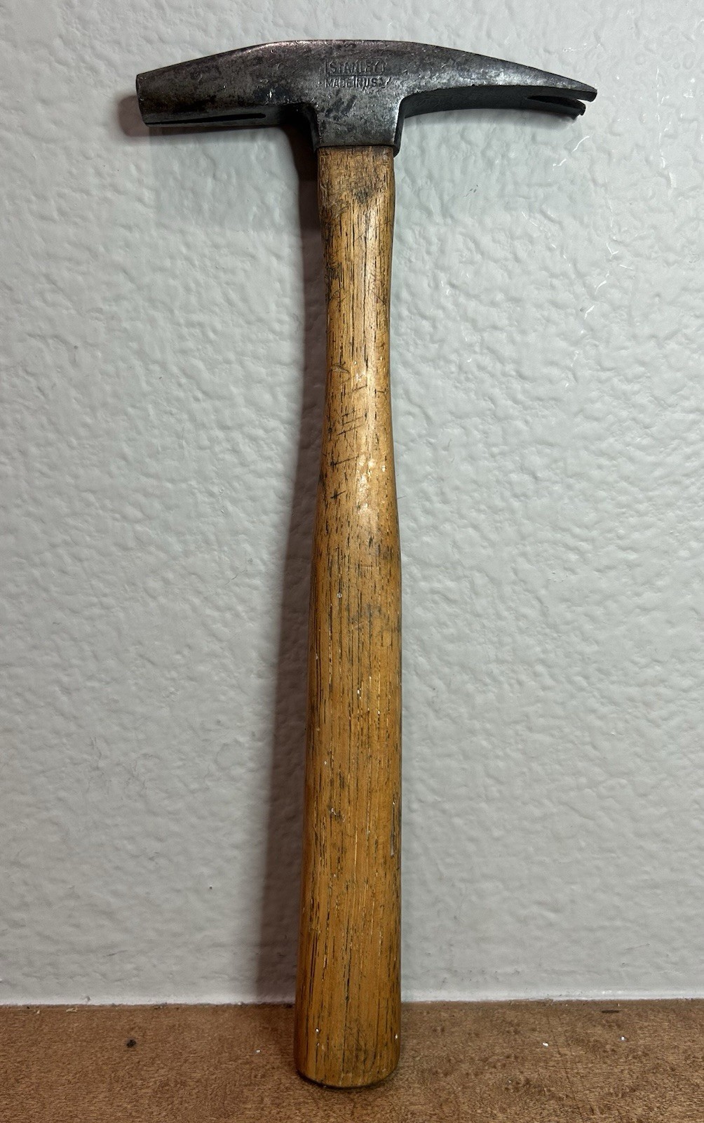 Vintage Stanley 7oz Magnetic Upholstery Hammer Made in USA Tack Tool 8.6oz Total