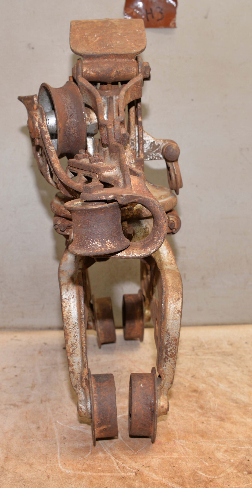 F. E. Myers hay Suregrip vintage farm collectible barn trolley tool lamp H3