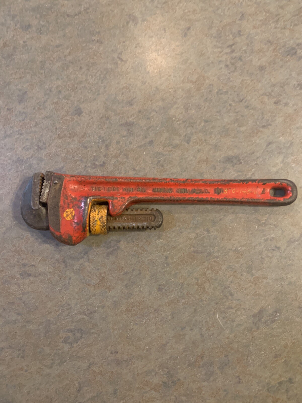 THE RIDGE TOOL CO VINTAGE 10 IN PIPE WRENCH MADE IN ELYRIA, OHIO