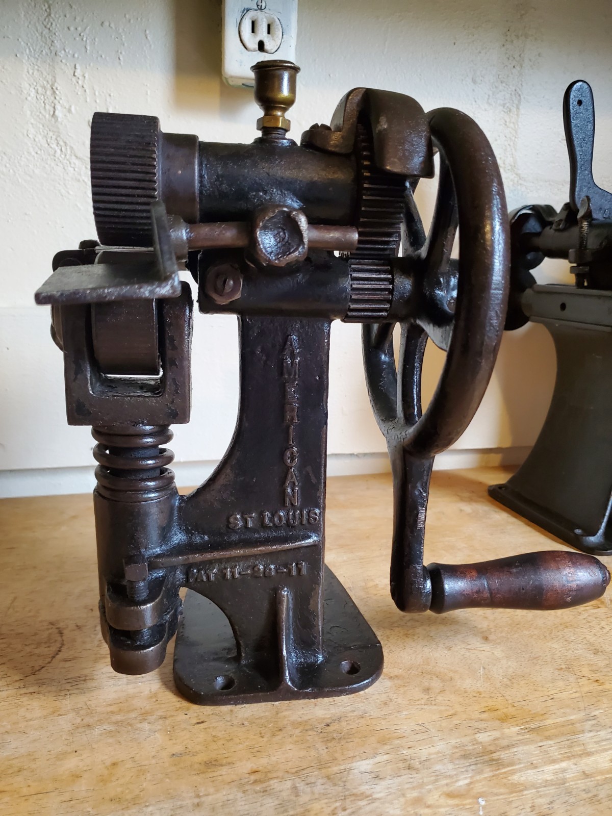 Vintage St. Louis American Cast Iron Leather Splitting Skiver Tool Antique Rare