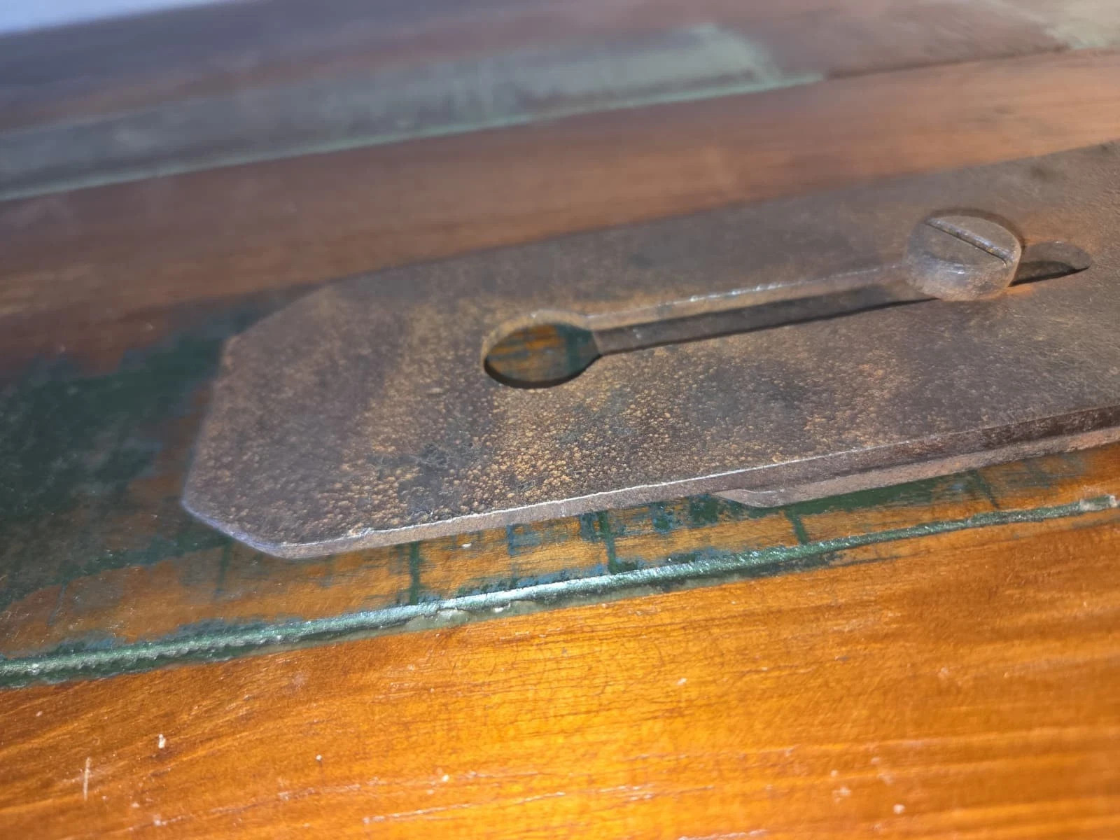 Antique 2-1/2″ W. Butcher Sheffield Plane Iron & Cap Assembly Keyhole Cast Steel