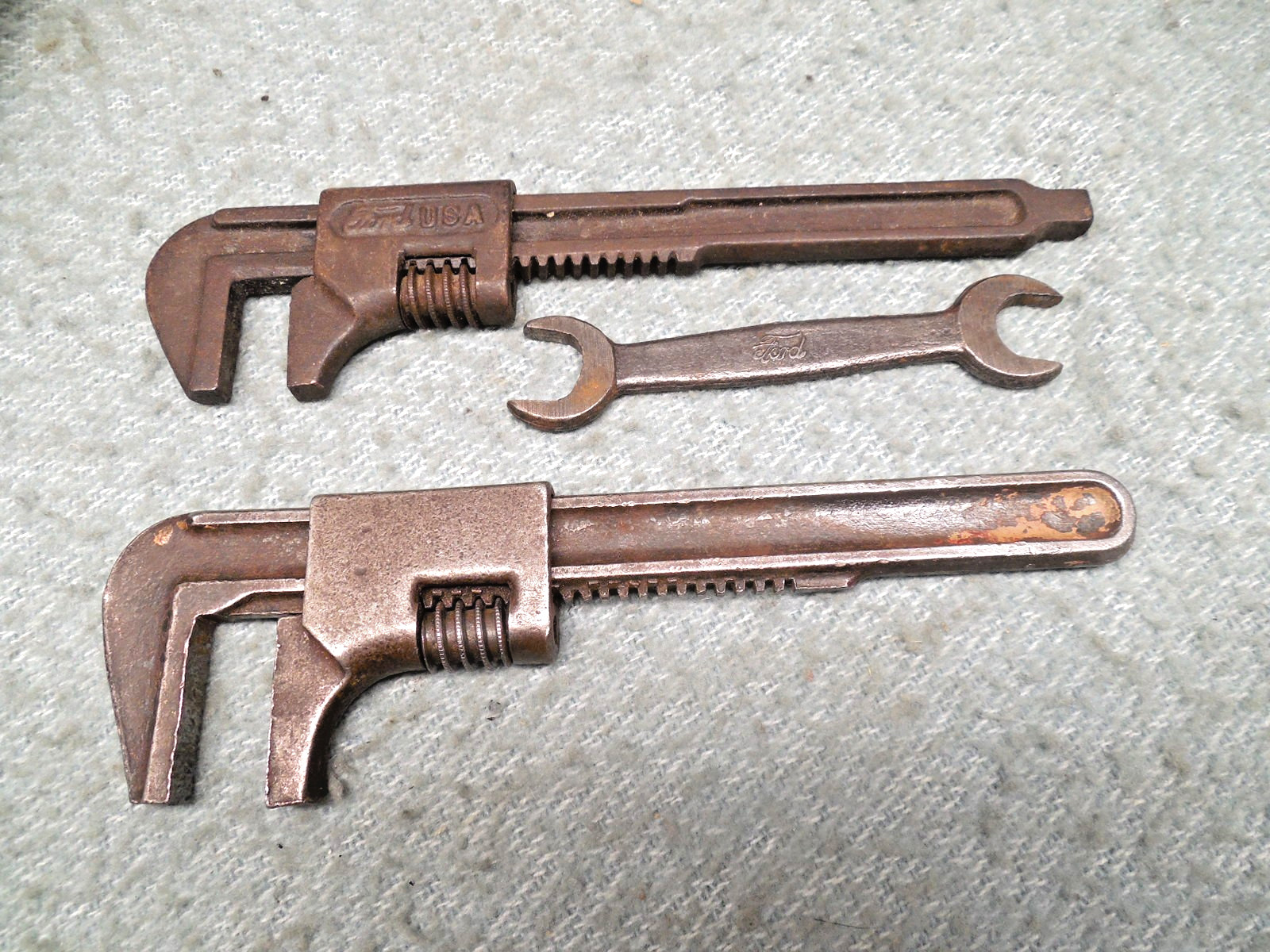 Lot 3 Antique Wrenches Ford Spanner and Auto Wrench + Unbranded 9″ Auto Wrench