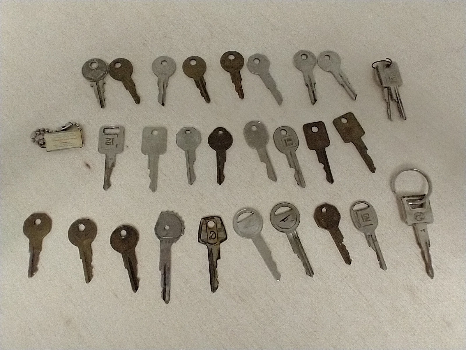 Vintage LOT 28 NASH GM CHRYSLER BRIGGS SUBARU Auto Car Keys