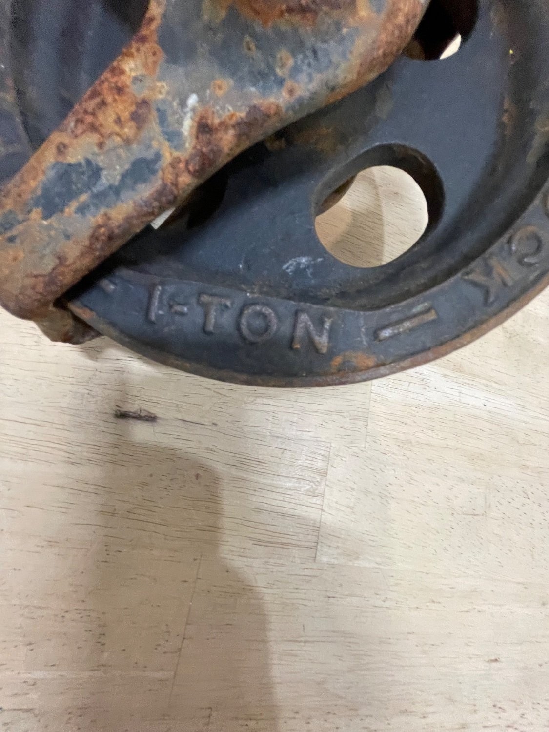 Vintage Yale 1-Ton Differential Pulley Block Swivel Hook Cast Iron 8920 Used