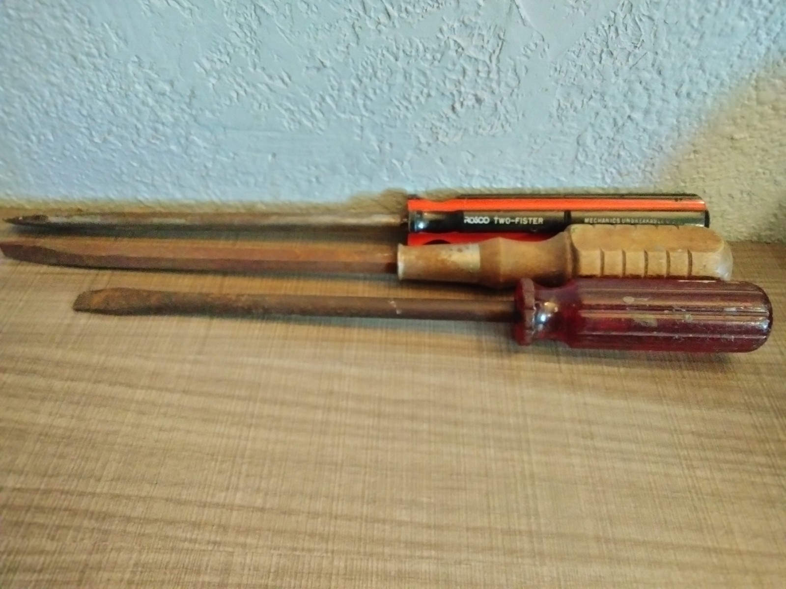 Lot of 3 Vintage Large Screwdrivers ~ Irwin Wood Handle ROSCO 12″-13.75″