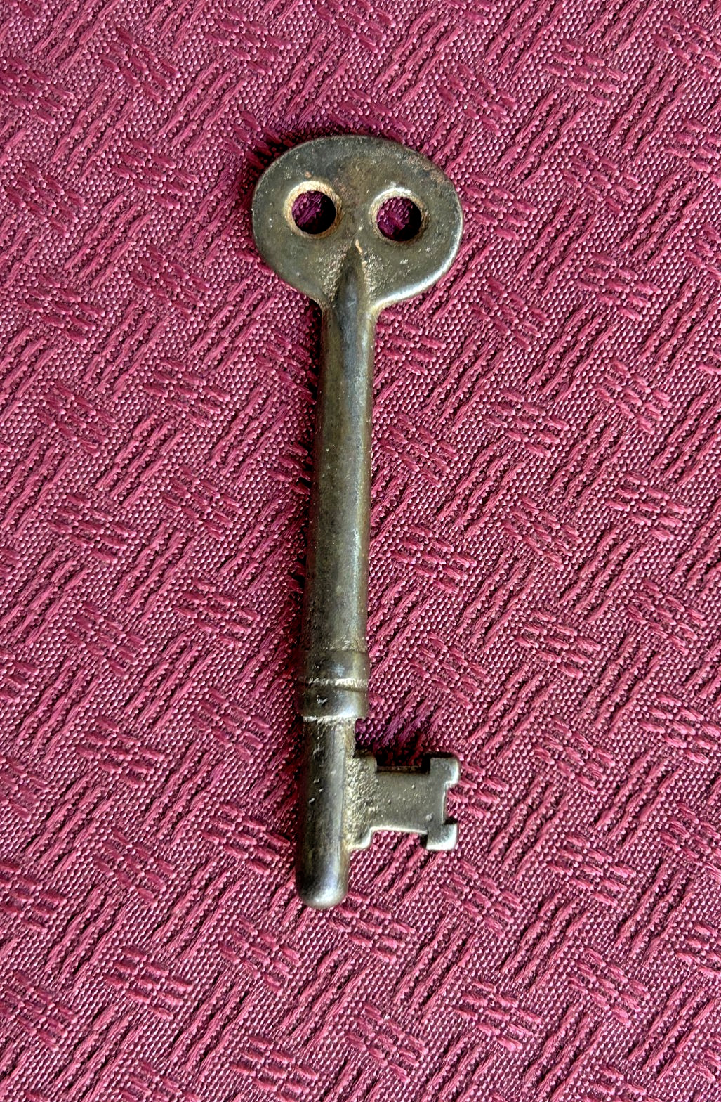 Lot of 4 (Skeleton Keys ) ?? Yale &Town Steel x 2 + 2 Other ones