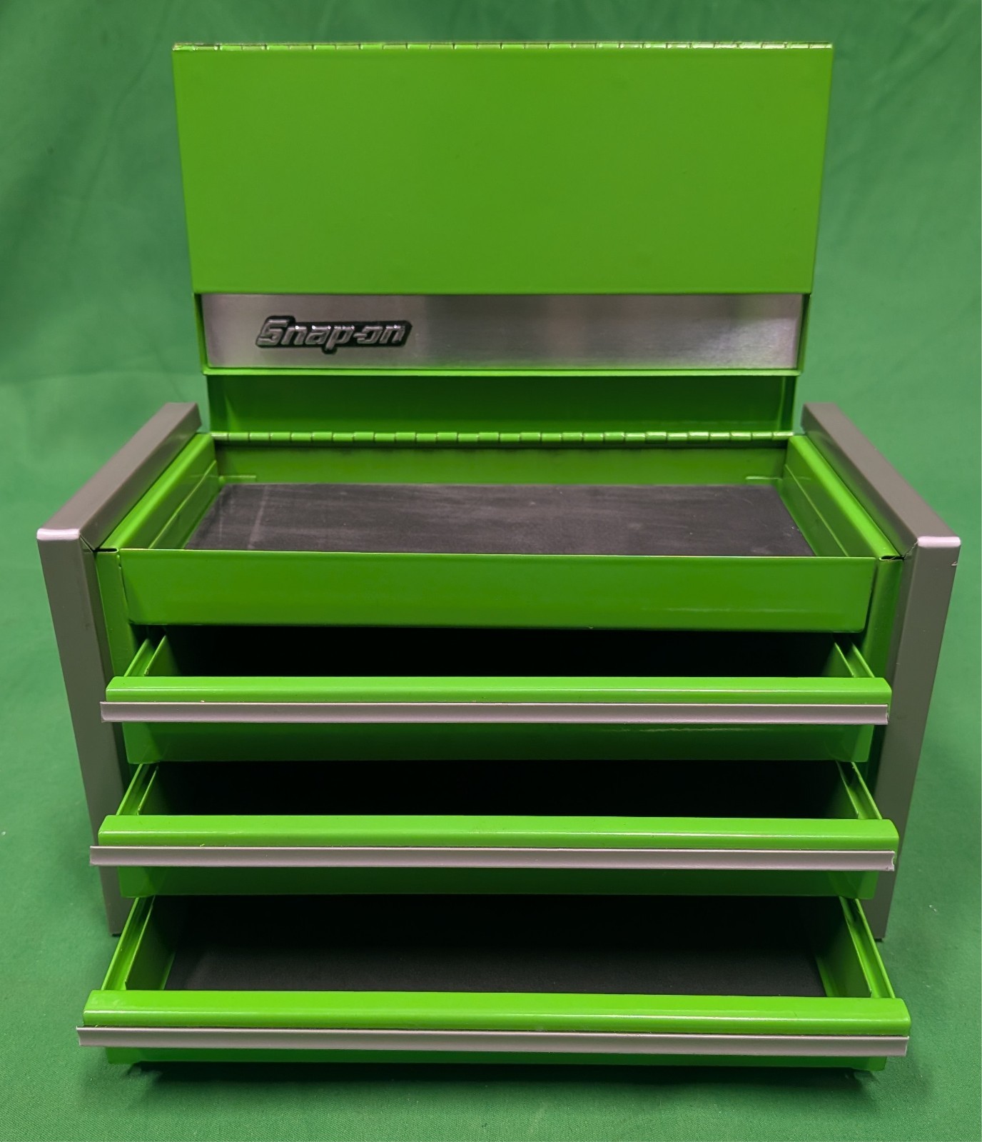 Green Mini Micro Tool Box Snap-On Top Chest Jewelry Holder -USED