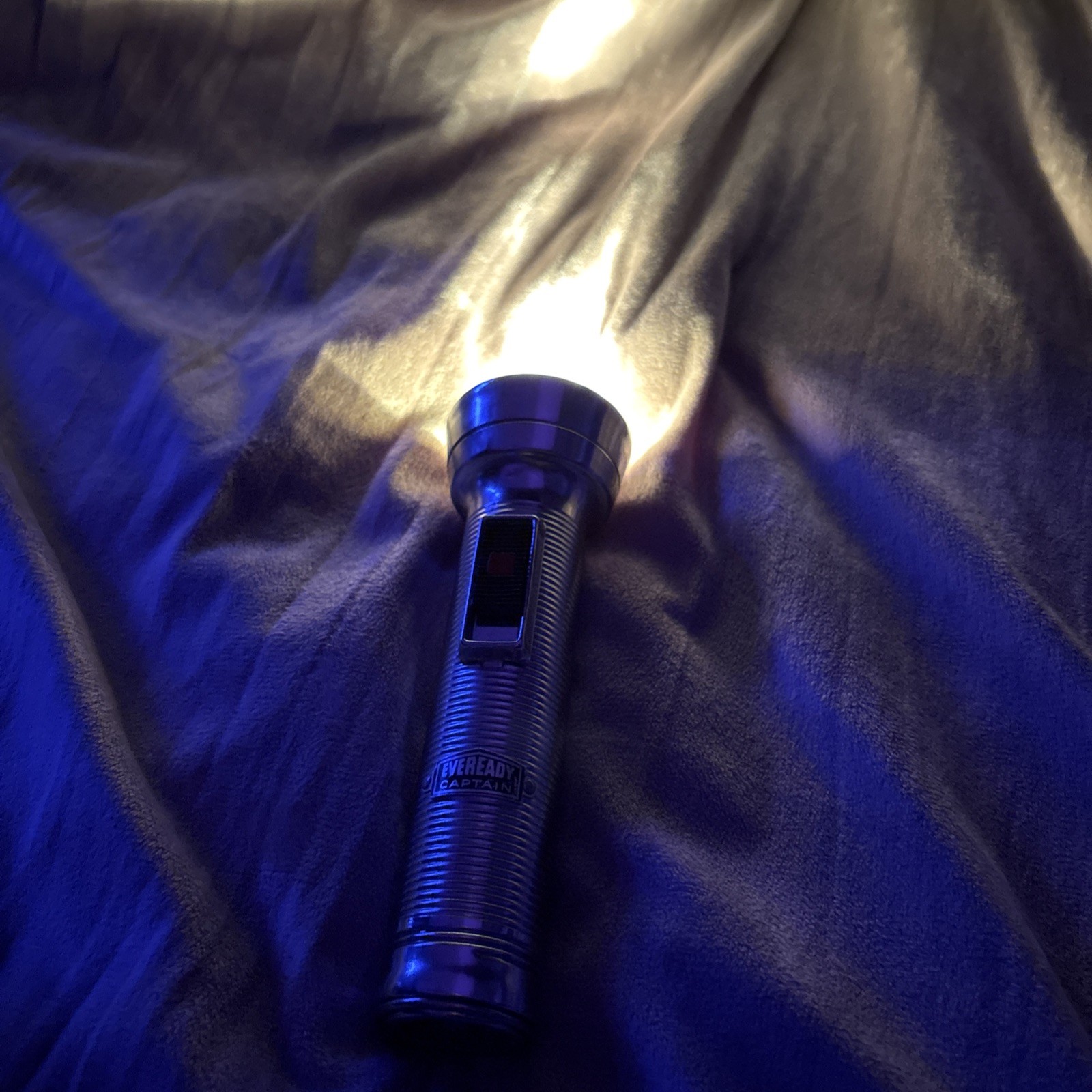 Vintage Eveready Captain Flashlight Made In USA Union Carbide 6″ 2- C batteries