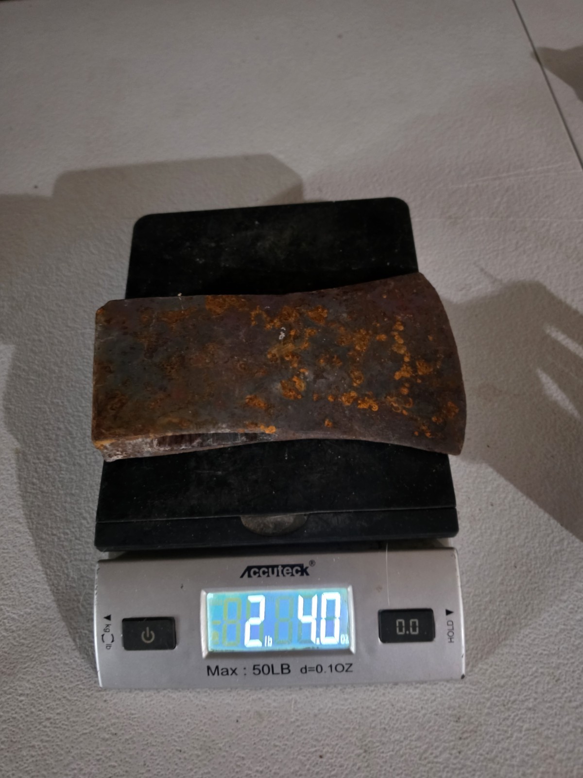 Vintage Axe Head 2lbs 4oz (6-3/16″ Across 3-3/4″ Edge)