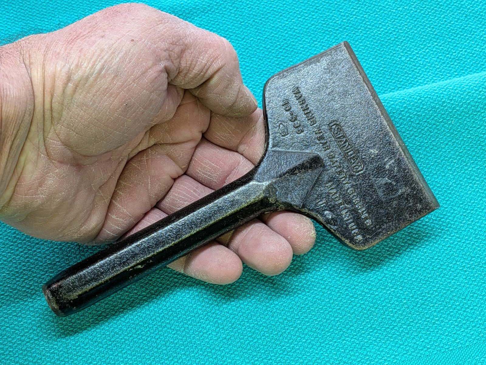 Obsolete STANLEY TOOLS #18-535 3-1/2″ × 7″ MASON BRICK CHISEL USA (ca. 2004-06)