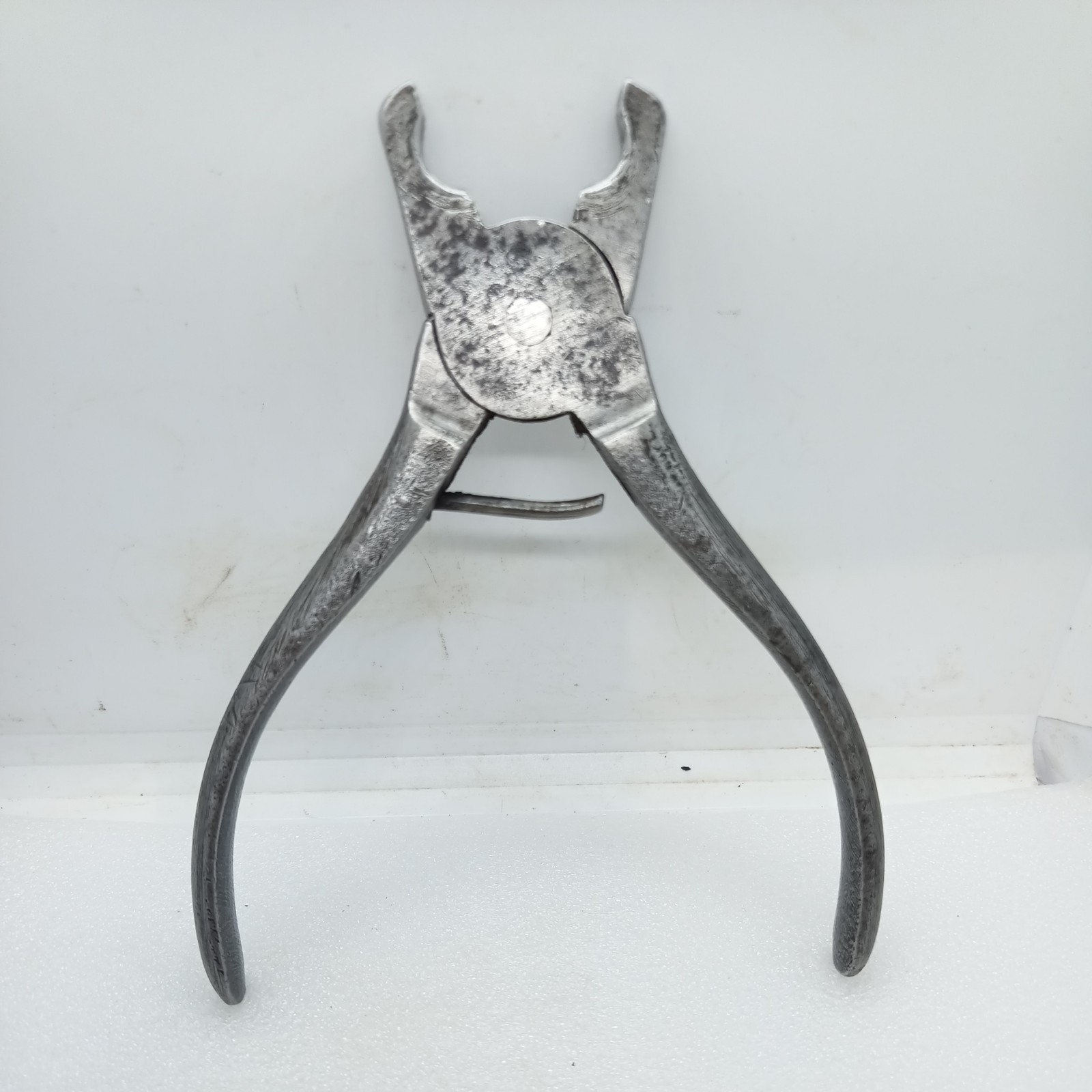 Vintage Round Hole Pliers PS 15225/25. 5 1/2″ Long, 5/16″ 8mm Hole Old Tool