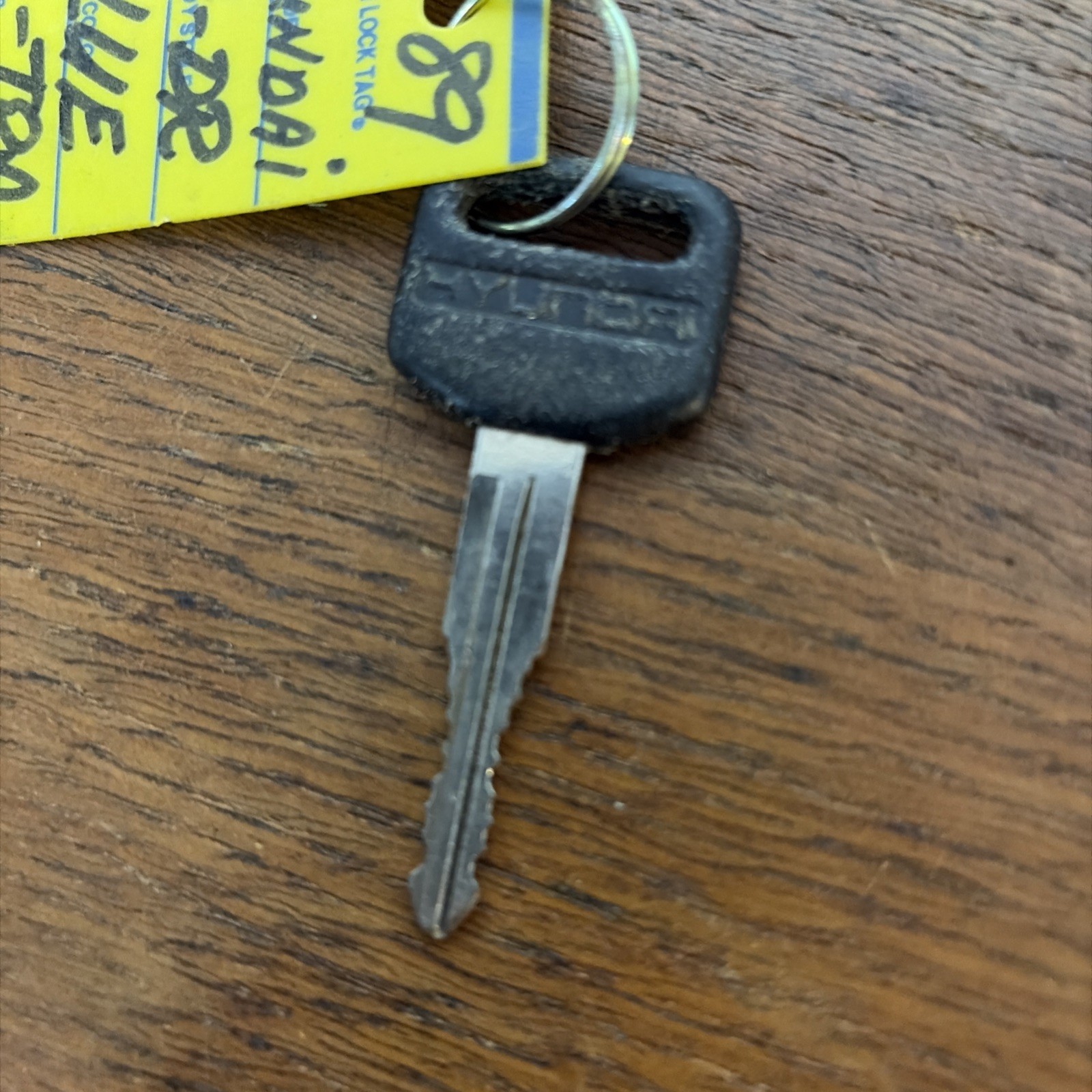 Vintage Set of Automotive Keys Lot of 1 Hyundai 1989