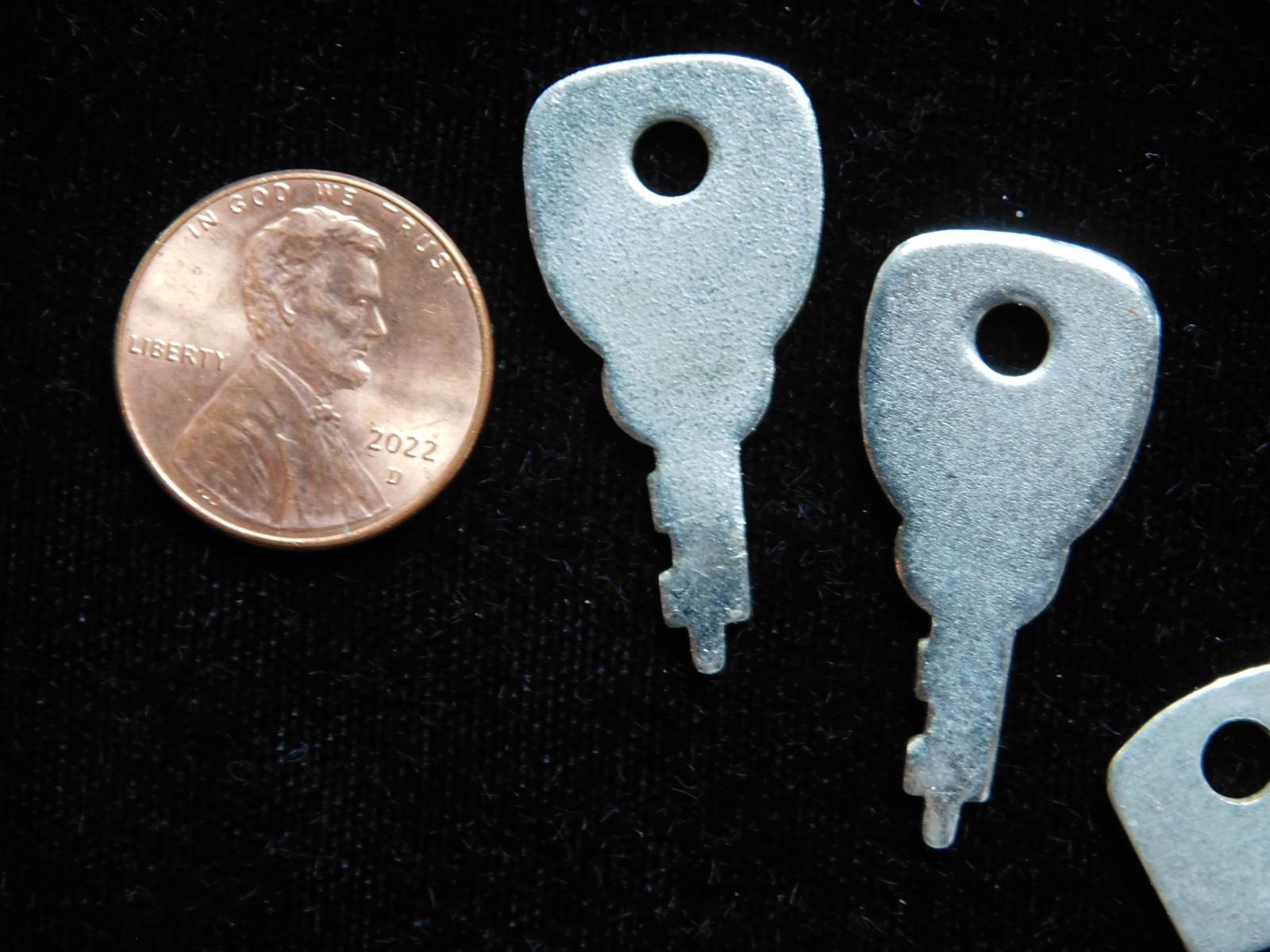 Vintage Metal Keys LOT Four SETS of Two -EIGHT Total Mixed Small Styles 1&1/4″