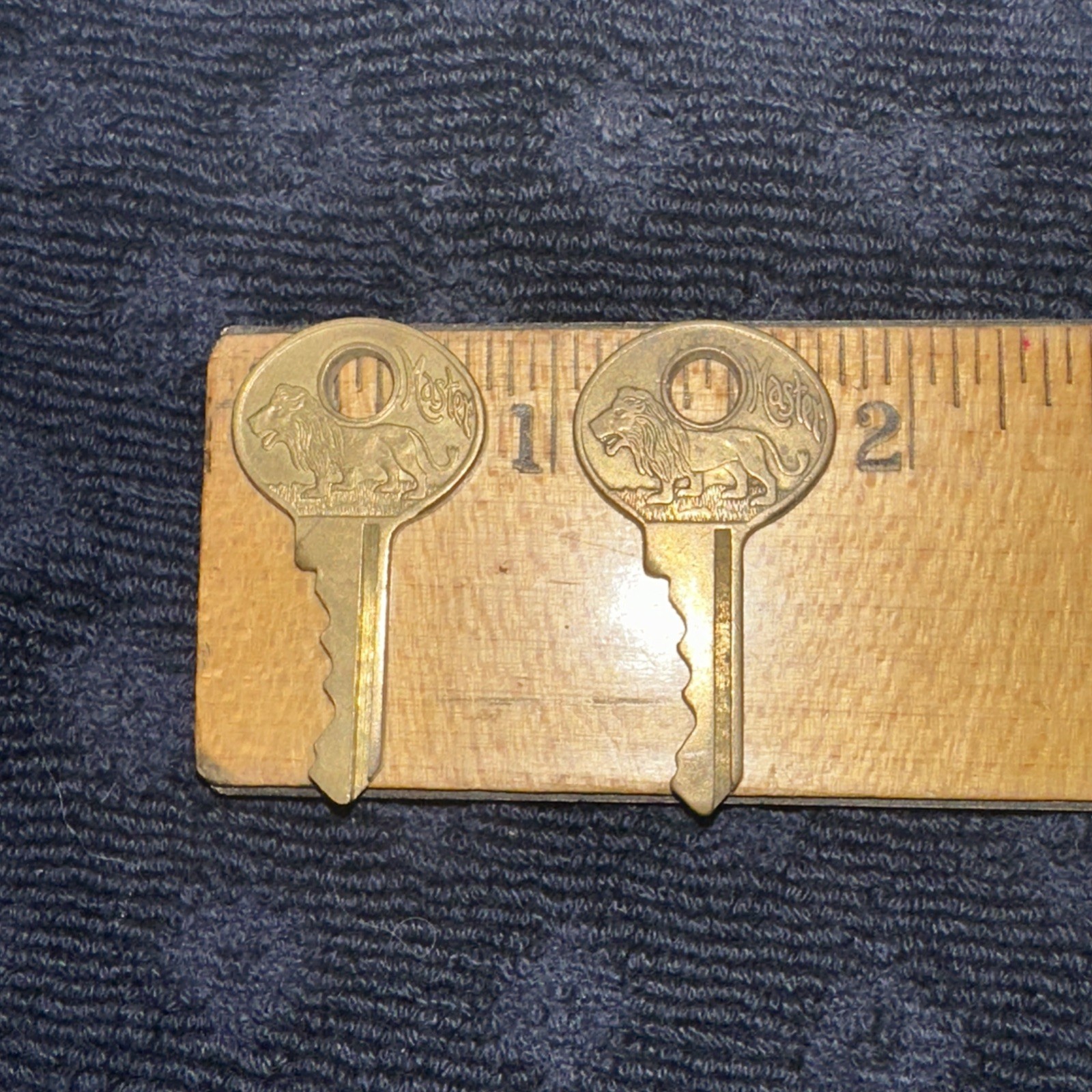 VINTAGE PAIR MASTER LOCK BRASS LION KEYS #P822 Nice Shape