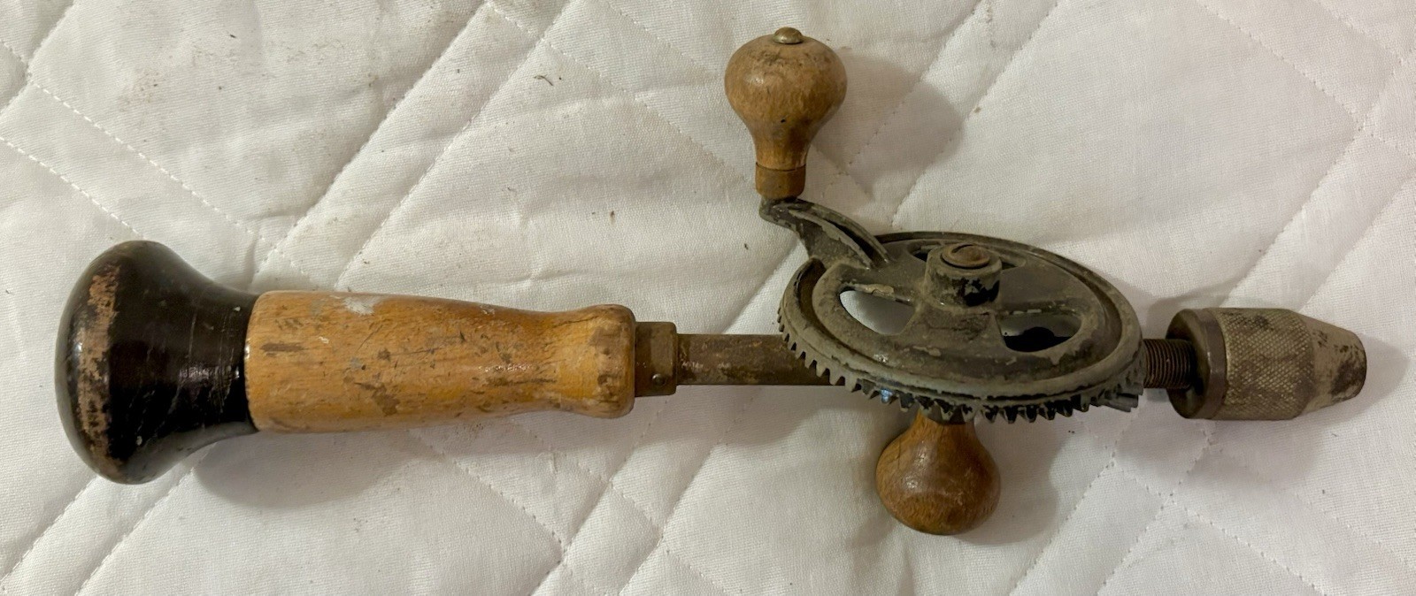 VINTAGE EGGBEATER HAND DRILL w/BIT STORAGE WOOD HANDLE
