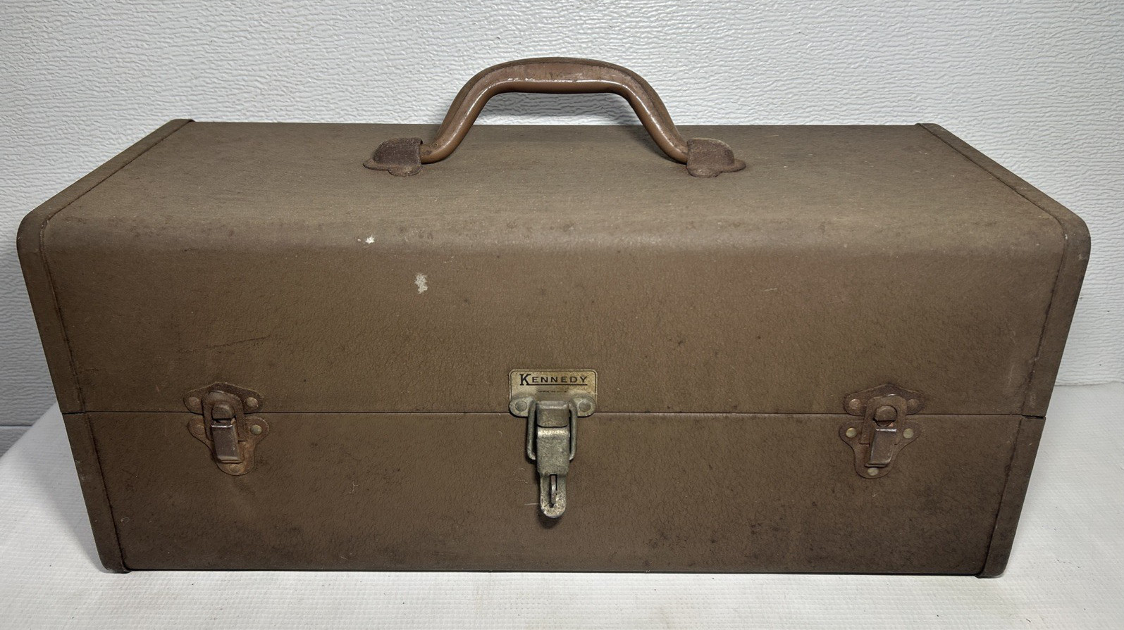 Vintage Kennedy T-18 Tool Box Tackle Hardware Fishing All Metal Rusty Patina