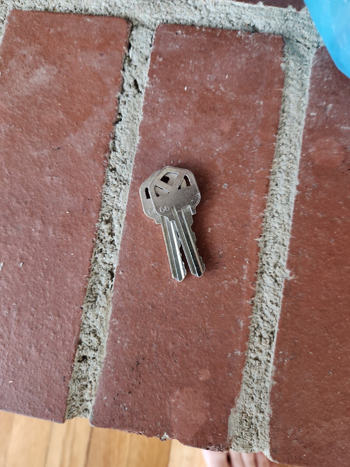 Used Kwikset Doorknob With Deadbolt 2 Sets, One Deadbolt. Keyed The Same 3 keys