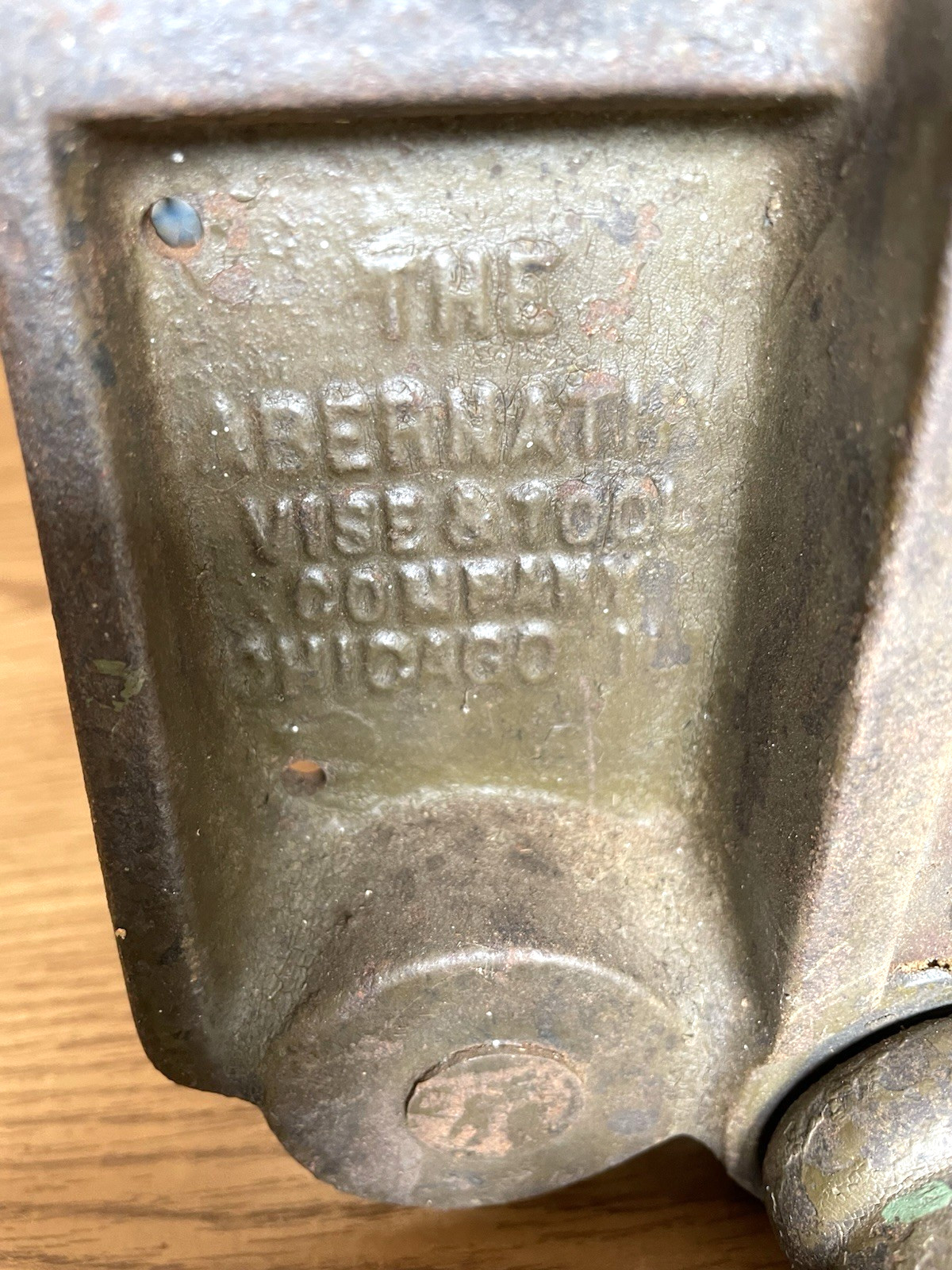 Vintage Abernathy 70- 7″ Under Bench Roller Rapid Acting Screw Vise 70A OFFER ME