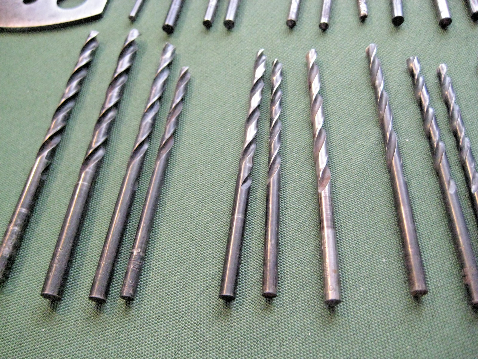 VTG. L. S. STARRETT CO. #187 DRILL GAGE, ATHOL, MASS. & MISC. BITS & HAND DRILL